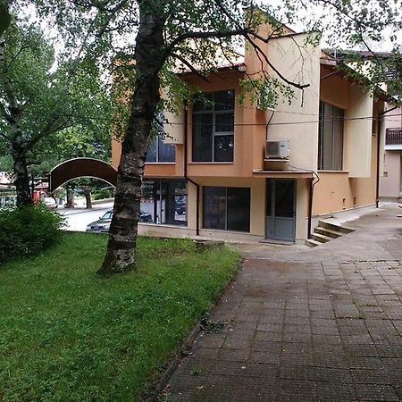 Кедър 사파레바바냐 외부 사진